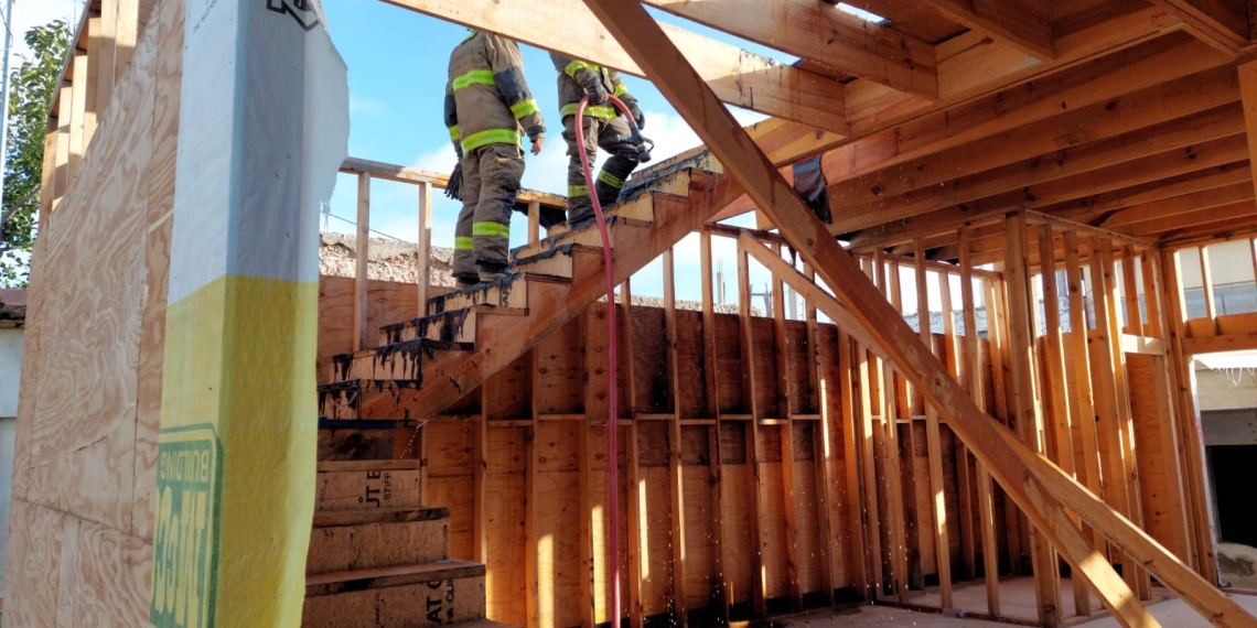 Se registra conato de incendio en construcción de madera