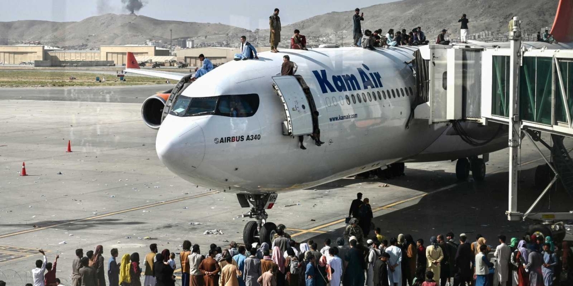Caos en Afganistán tras llegada de talibanes desborda la desesperación y miedo