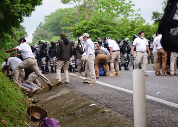 INM y GN intentan frenar nuevamente avance de caravana migrante