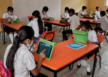 AMLO pide volver a escuelas, pero padres y expertos temen ante la potente tercera ola