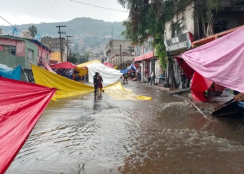 Seis personas fueron arrastradas por la corriente en Tlalnepantla