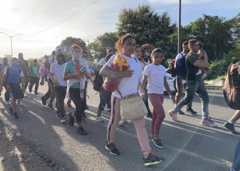 Parte otra caravana migrante de Tapachula hacia el norte del país