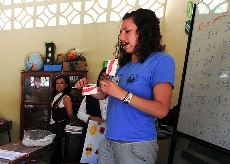 Maestra de primaria contagia a 12 alumnos con covid