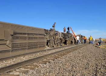 Se descarrila tren en EU; hay al menos 3 muertos y decenas de heridos