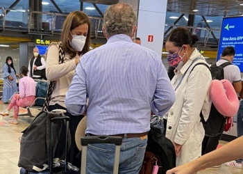 Captan a Margarita Zavala y a Calderón en España