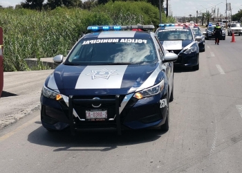 Interrogan a policías municipales y les revisan los celulares