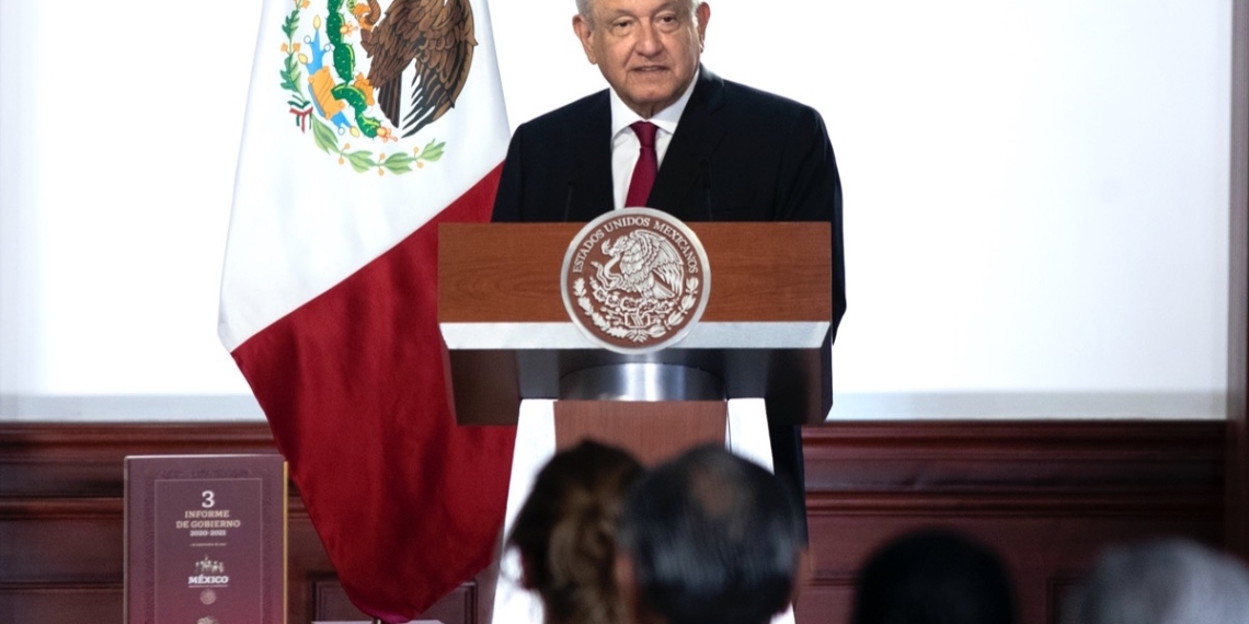 Presume AMLO ‘récords’ económicos y anuncia reforma eléctrica este mes