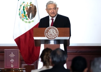 Presume AMLO ‘récords’ económicos y anuncia reforma eléctrica este mes