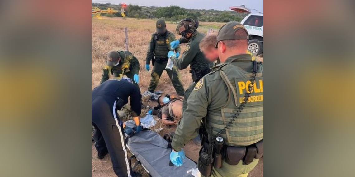 Trasladan a migrante en helicóptero por accidente