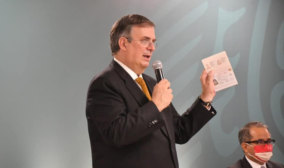 Presentan el nuevo Pasaporte Electrónico Mexicano