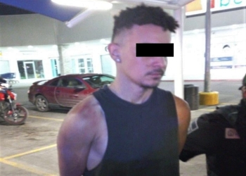 Detienen a gringo con 43 envoltorios de cristal