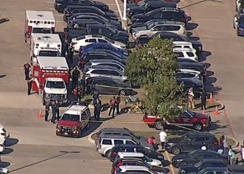 Tiroteo en preparatoria de Arlington, deja varios heridos