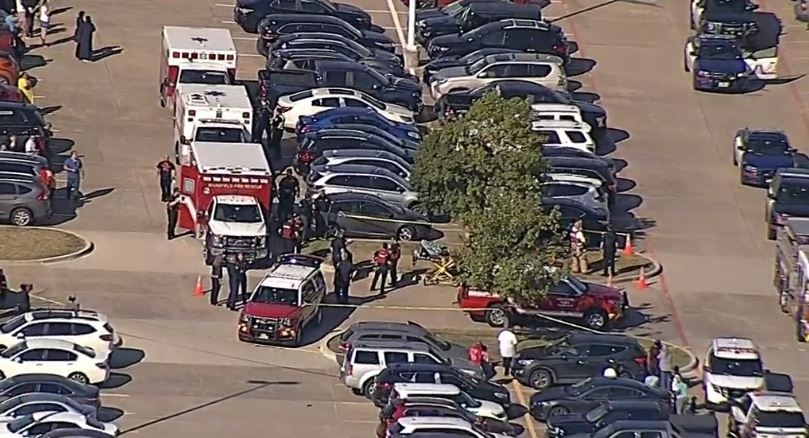 Tiroteo en preparatoria de Arlington, deja varios heridos