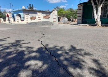 Aparición de grietas en Guanajuato afecta a casas y presa