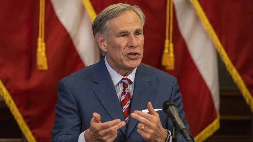 Firman decreto para prohibir pasaportes de vacunación en Texas