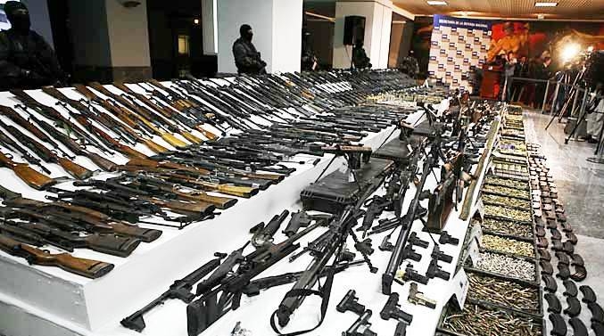 México y EU acuerdan reforzar combate al contrabando de armas