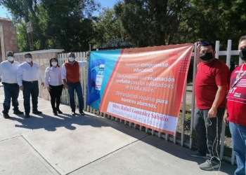 Maestros quieren otra vacuna contra COVID-19