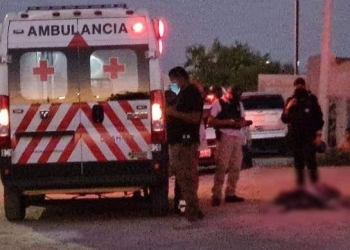 Se defiende de asaltantes y le propinan golpiza