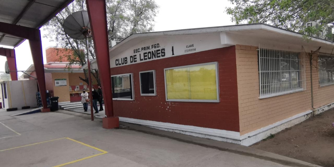 Pegan ladrones en dos planteles educativos