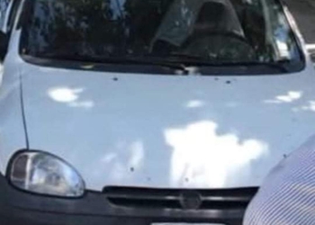 Le roban vehículo del exterior de su domicilio