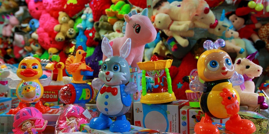 Roban camioneta cargada con juguetes y donaciones para niños en EU