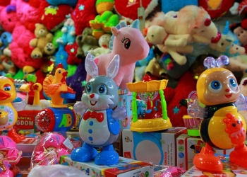 Roban camioneta cargada con juguetes y donaciones para niños en EU