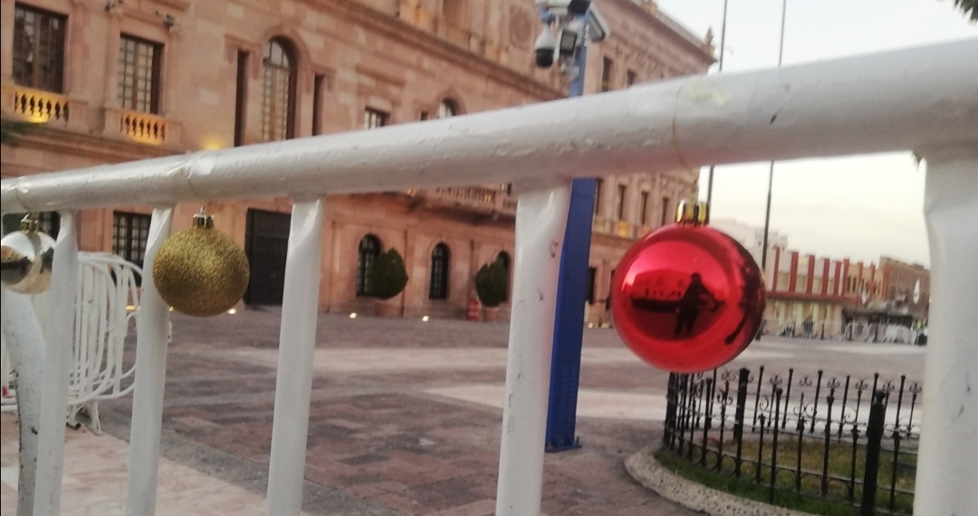 Plaza de Armas luce ¿navideña?