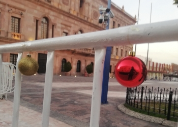 Plaza de Armas luce ¿navideña?