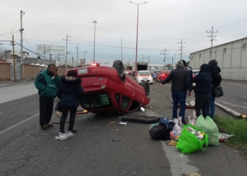 Le falta visibilidad  y termina volcándose