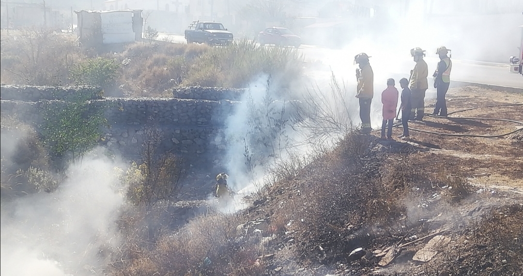 Tronando cohetes y creando incendios