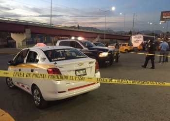 Muere taxista en la vía pública
