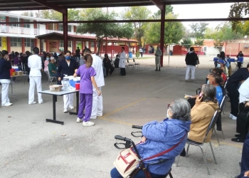 Agradecen participación de adultos mayores; se espera fecha para aplicación de refuerzo a los que pudieran faltar