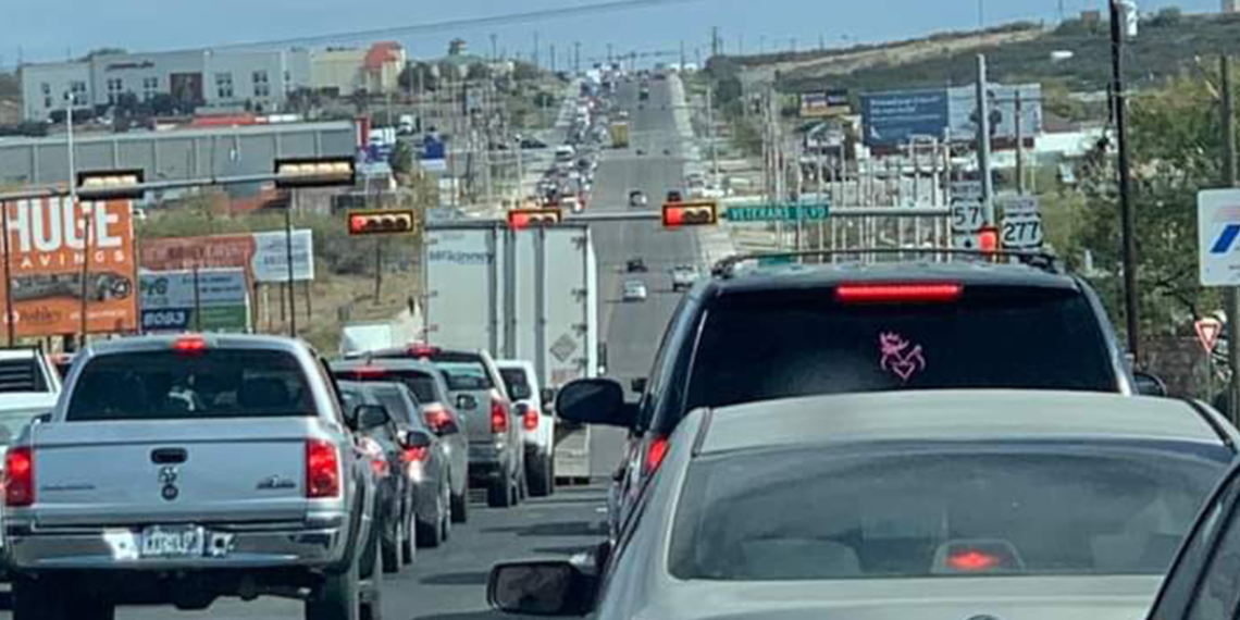 Histórico cruce de paisanos por Piedras Negras e Eagle Pass este año