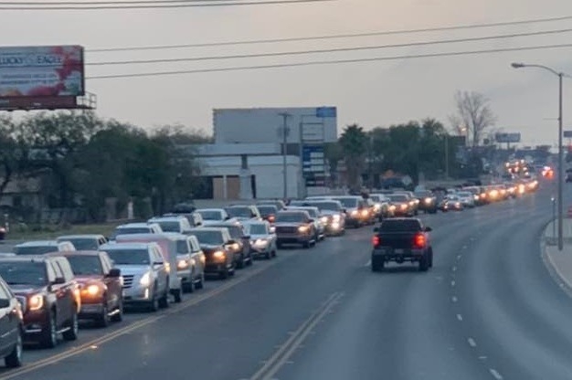 Miles entran a México por Piedras Negras