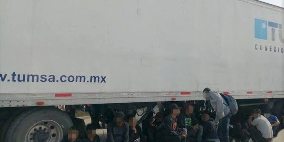 Aseguran a 26 cubanos en garita de Allende