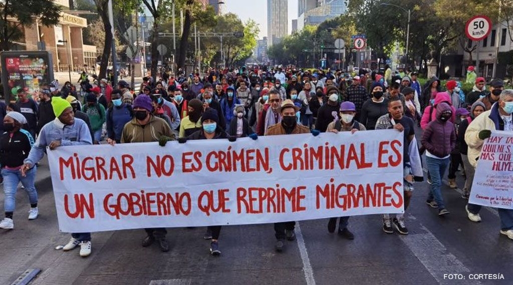Integrantes de la Caravana Migrante ingresaron a Palacio Nacional: exigen que los dejen transitar libremente por México