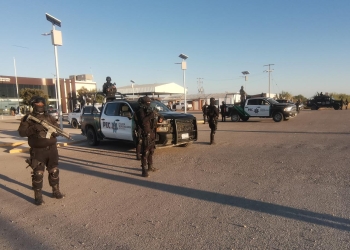Presencia policiaca se concentra en área comercial con operativos