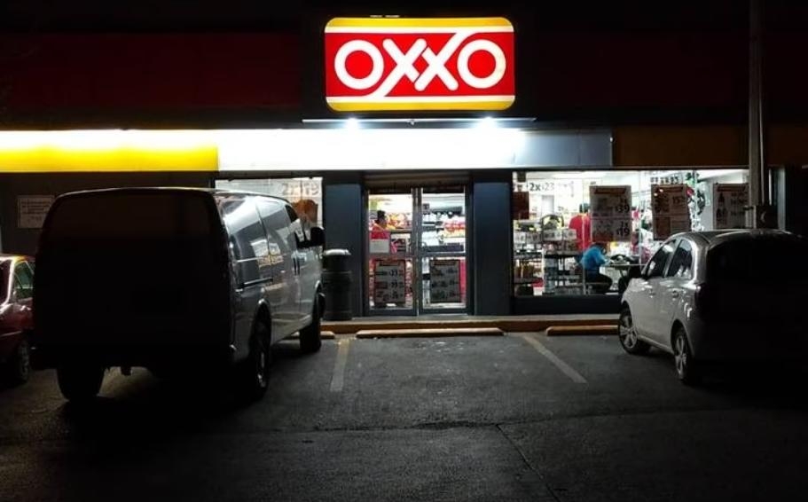 Se registra movilización policiaca por supuesto robo violento en tienda