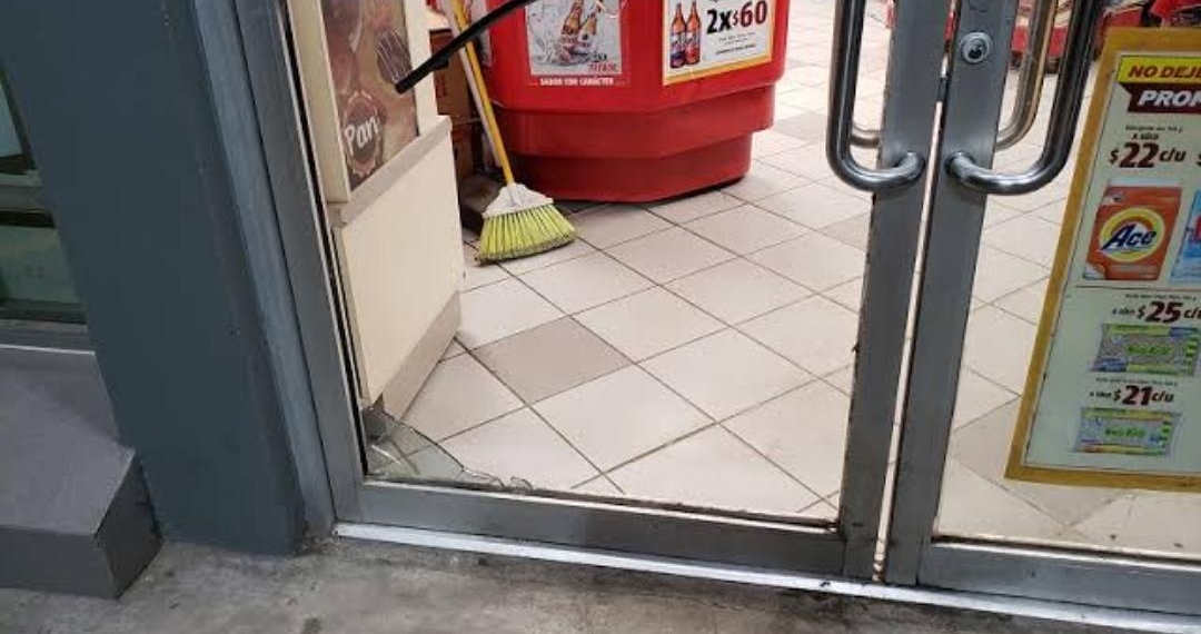 Roban amantes de lo ajeno en dos tiendas de convivencia OXXO