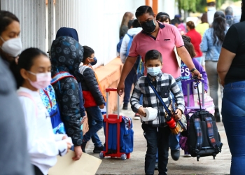 Alumnos regresan a clases virtuales en Coahuila