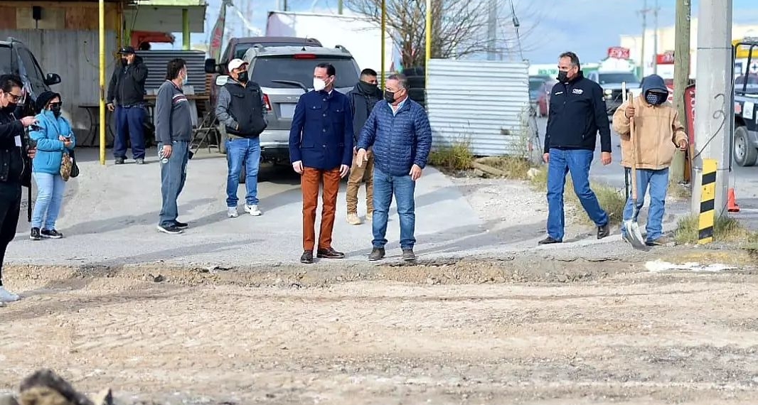 Alcalde supervisa avance de la construcción de Crucero