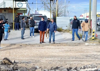 Alcalde supervisa avance de la construcción de Crucero