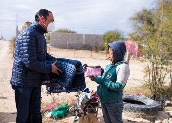Alcalde visita colonias de Acuña para llevar apoyos