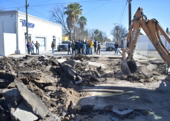 Supervisan trabajos del crucero de concreto hidráulico en zona Centro
