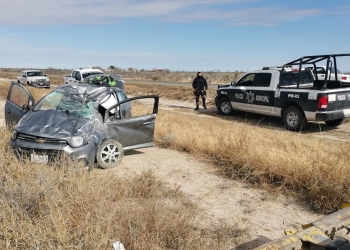 Estable mujer que volcó sobre la carretera federal 2