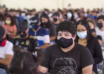 Pese a récord de casos Covid, NL descarta cierre de negocios y escuelas