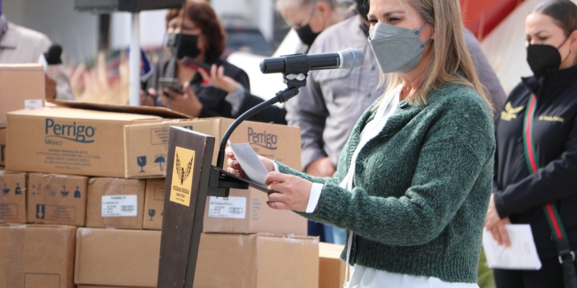 Recibe alcaldesa insumos médicos de la fundación “Navidad en el Campo”