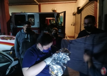 Bomberos y también parteros