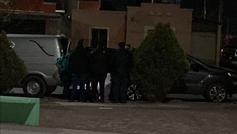 Lo encuentran muerto en la cajuela