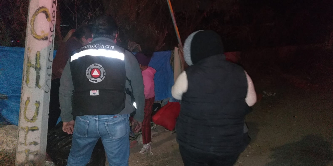 Albergan a familia migrante por bajas temperaturas
